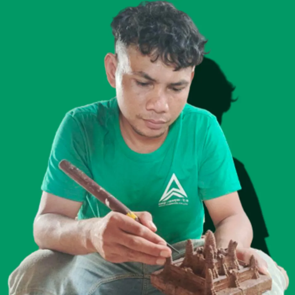 Khiev Savorn carving a sculpture at the ANON workshop